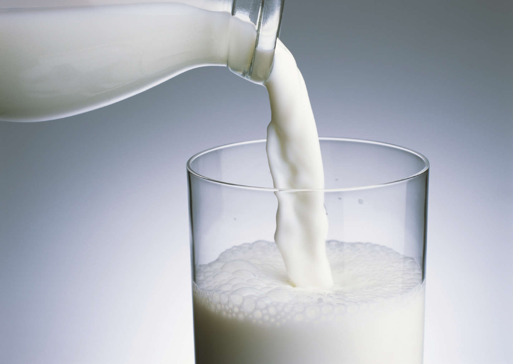 mliječni protein uzrokuje akne