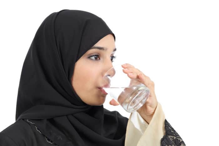 iftar s hladnom vodom, pijte iftar
