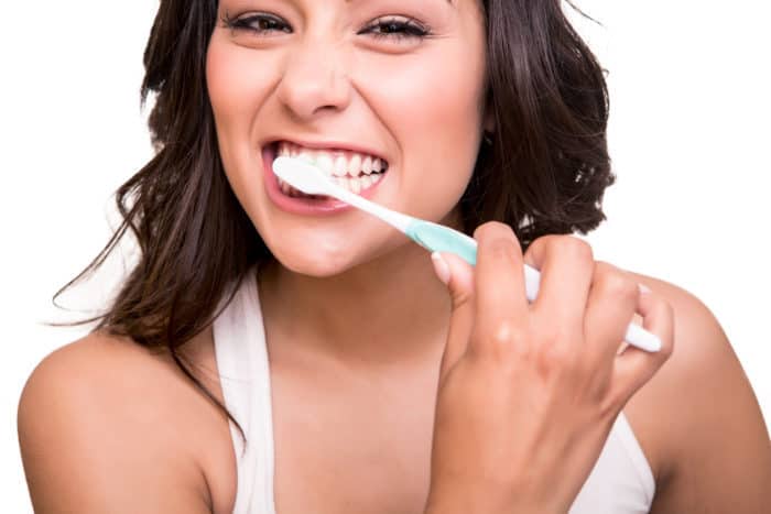 kako očistiti zube