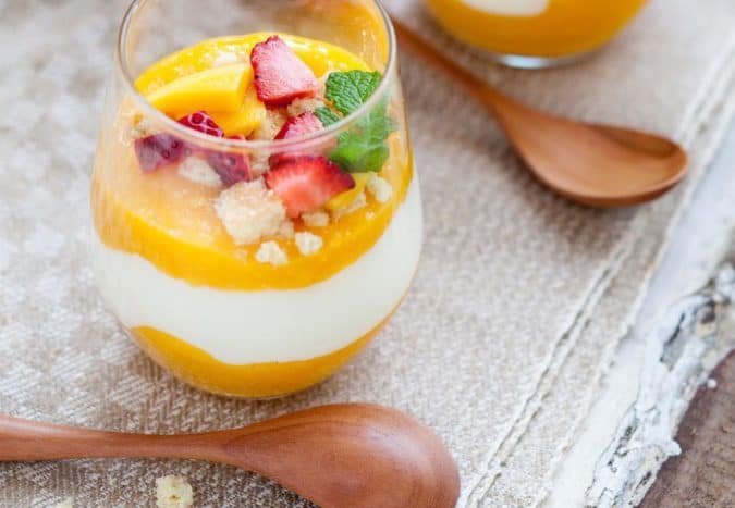 desertni mango jogurt parfait
