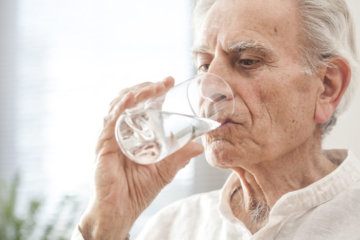 stariji piju previše vode